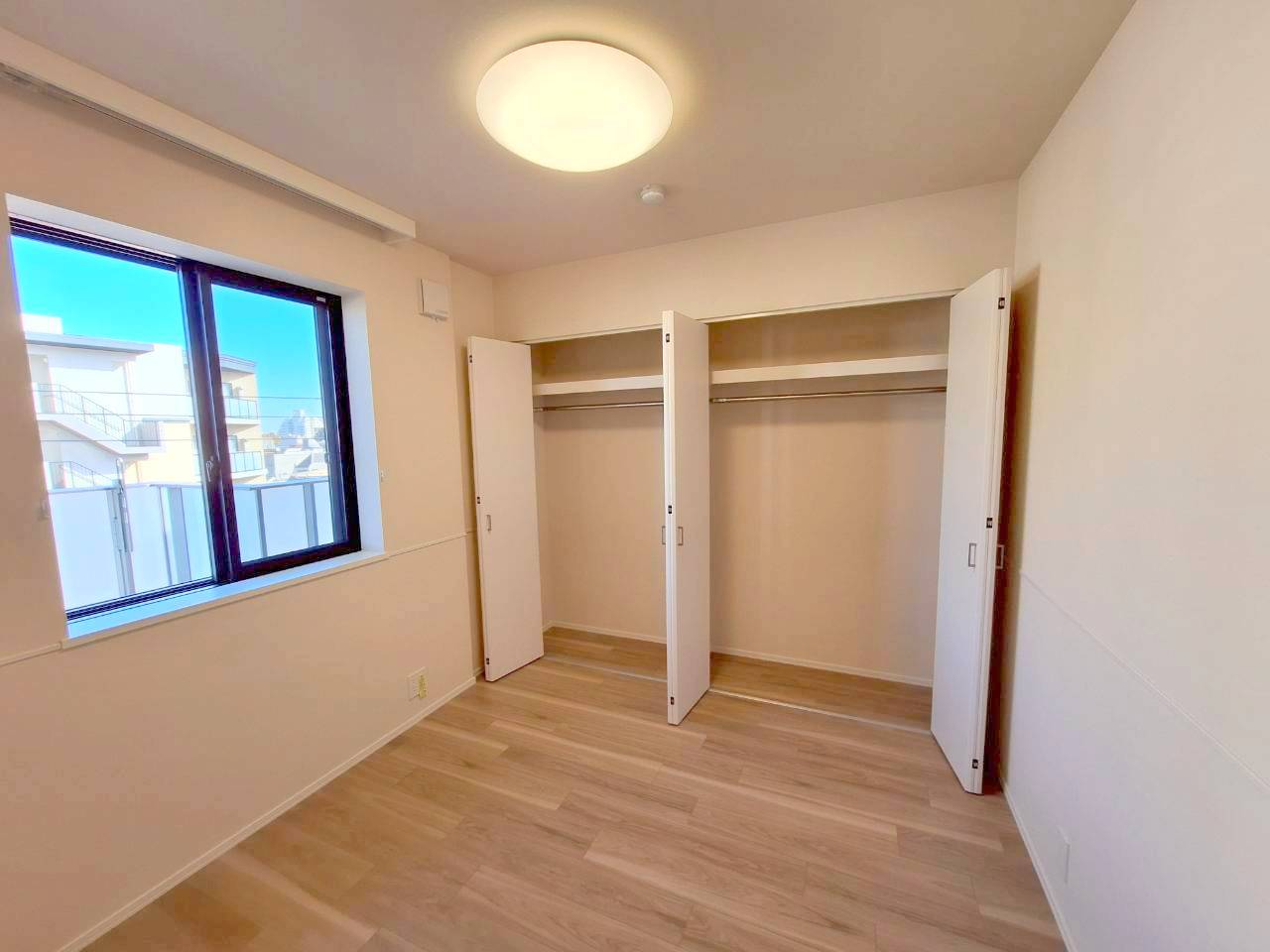 収納　壁一面クローゼット