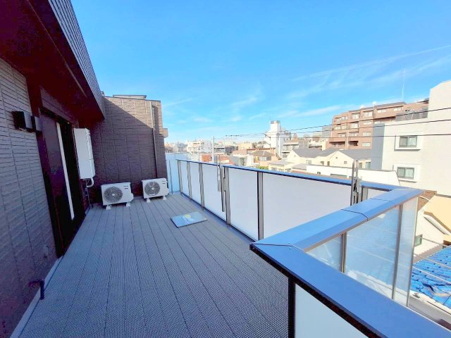 バルコニー　解放感たっぷりの最上階バルコニー