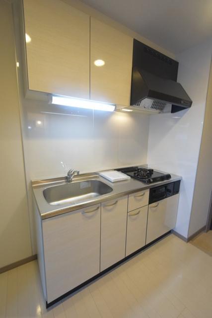 キッチン　写真は６０６号室のものです。現況優先です。