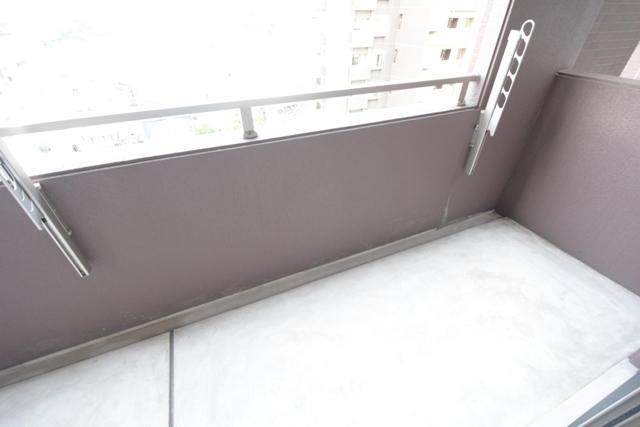 バルコニー　写真は６０６号室のものです。現況優先です。
