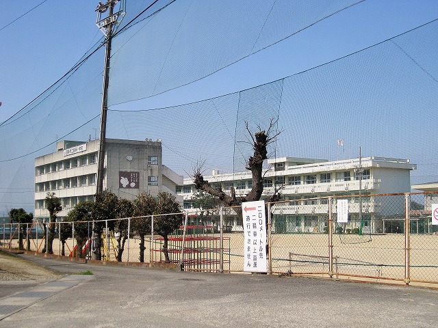 小学校　飯岡小学校（小学校）まで1350m