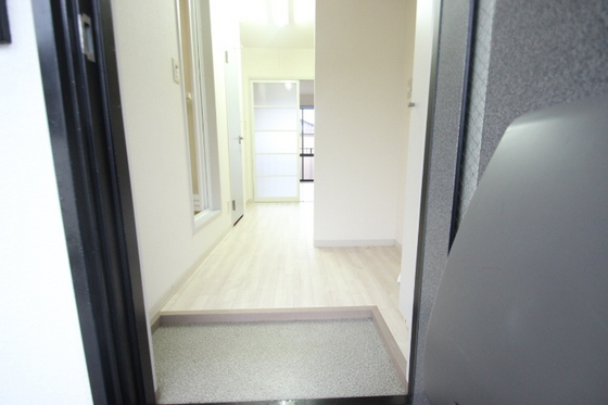 玄関　※別部屋の写真です