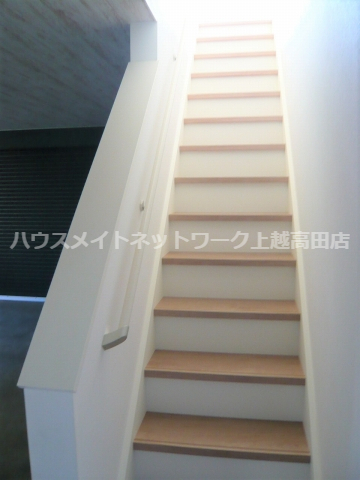 その他設備　階段（参考D号室間取反転タイプ・現況優先）