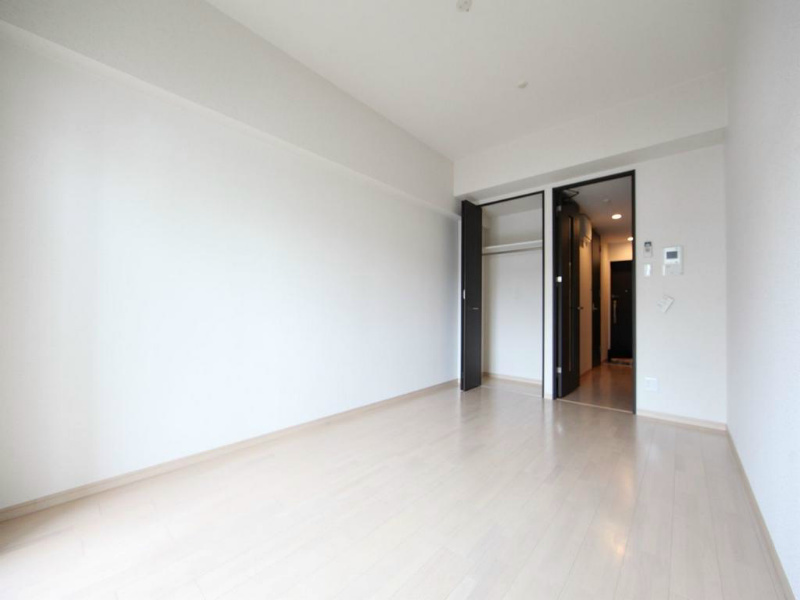 その他　洋室8帖　クローゼット付（収納充実してます）