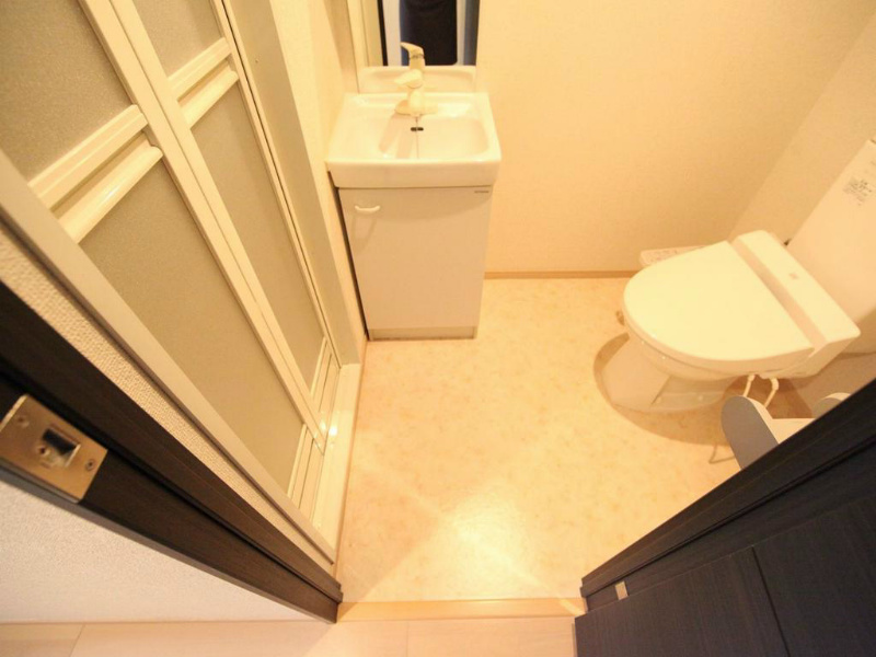 洗面設備　独立洗面台付　温水洗浄便座付トイレ