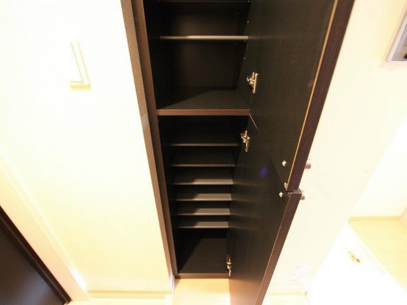 玄関　玄関　シューズボックス付（収納充実してます）