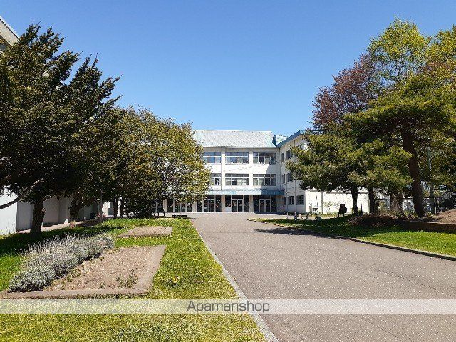 小学校　恵庭小学校（小学校）まで700m