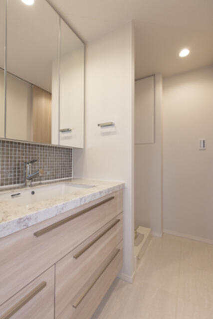 洗面設備　※写真は同タイプ住戸です。