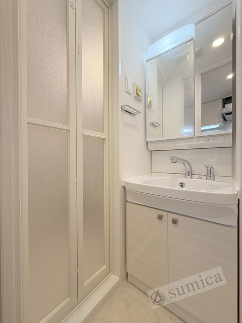 洗面設備　洗面脱衣所付き！独立洗面台が便利です♪♪