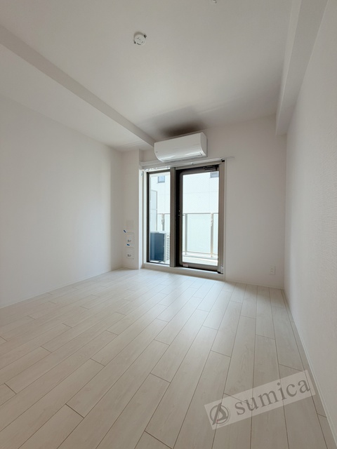 バルコニー　ワンちゃんも嬉しい明るいお部屋です