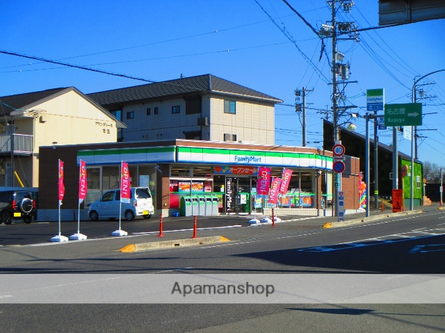コンビニ　ファミリーマート（コンビニ）まで381m