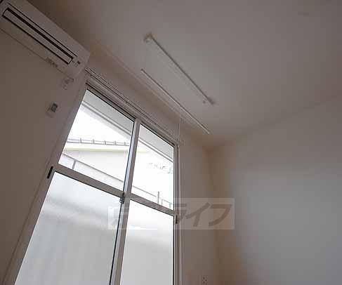 その他設備　室内干しが出来る竿です