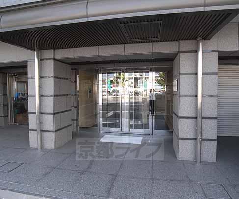 エントランス　建物入り口部分です。