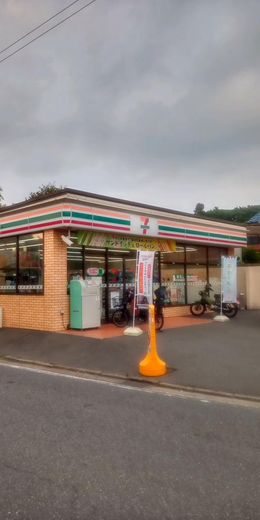 コンビニ　セブンイレブン（コンビニ）まで140m