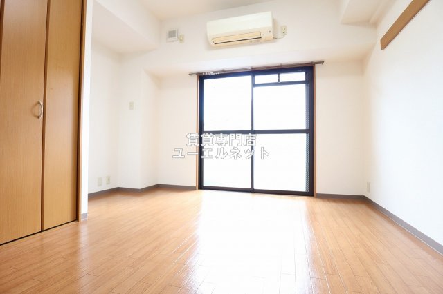 居室・リビング　ゆったりとくつろげる、落ち着きのある居室空間です