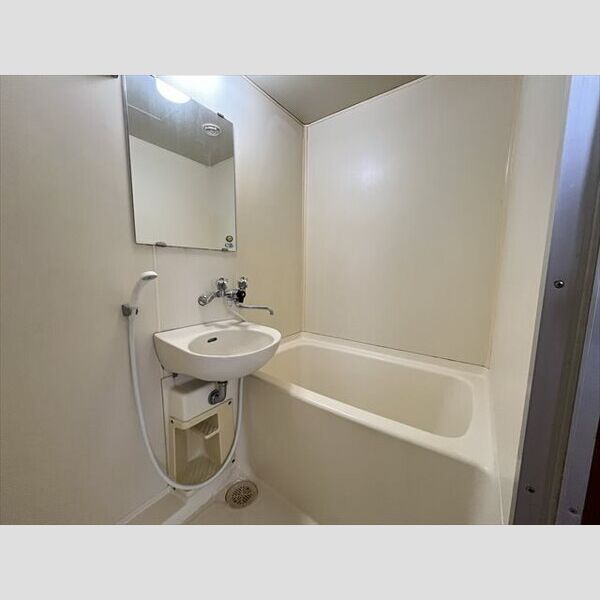 洗面設備　別部屋写真使用