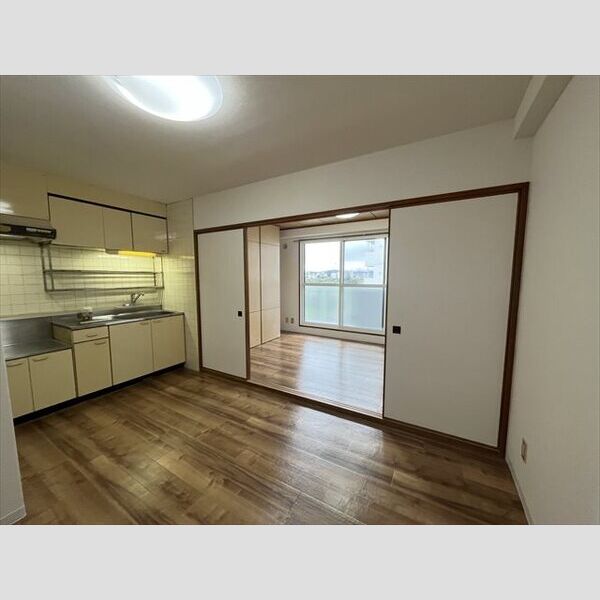 居室・リビング　別部屋写真使用