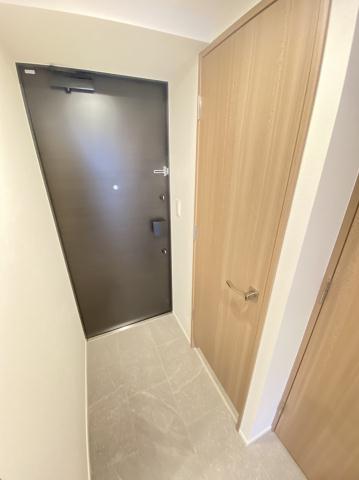 玄関　※別部屋の参考写真です。