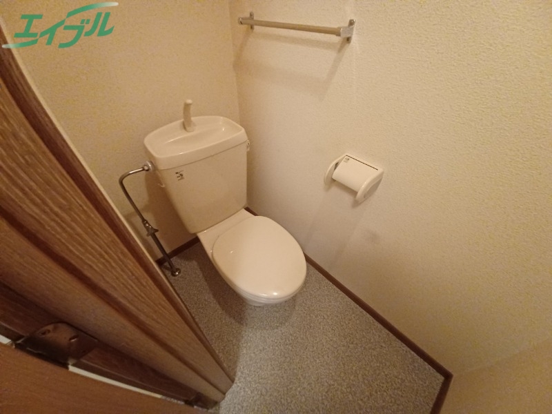 トイレ　同型参考写真です。