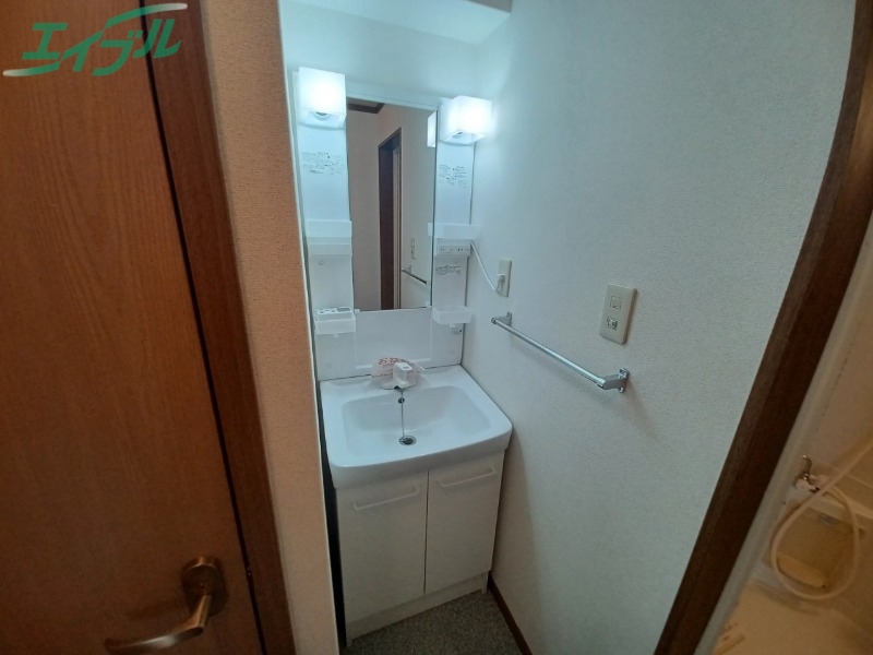 洗面設備　同型参考写真です。