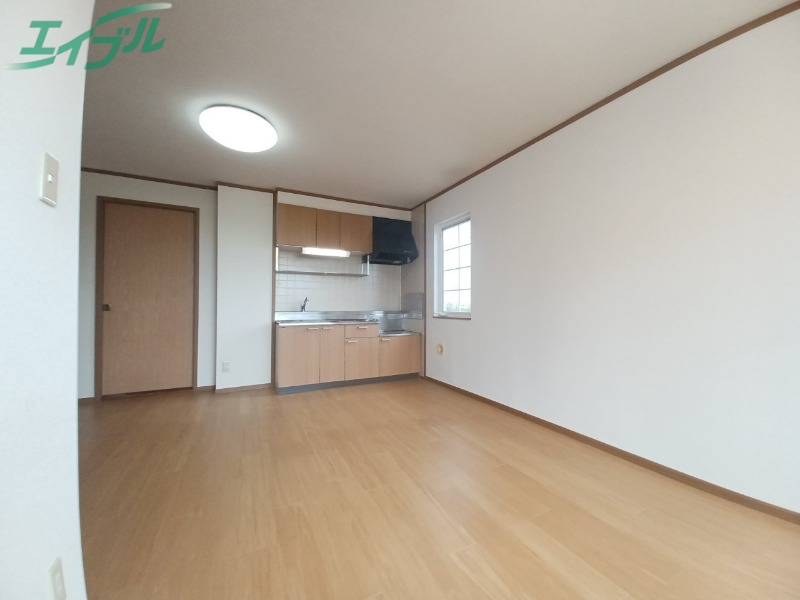 居室・リビング　同型参考写真です。