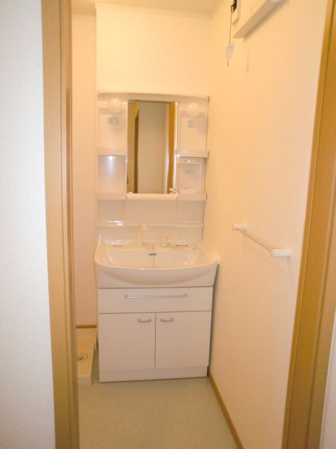 洗面設備　同型のお部屋です。