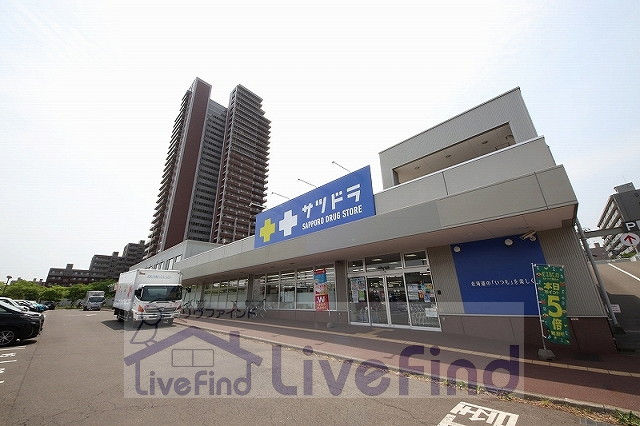 ドラックストア　サツドラ東札幌店（ドラッグストア）まで385m