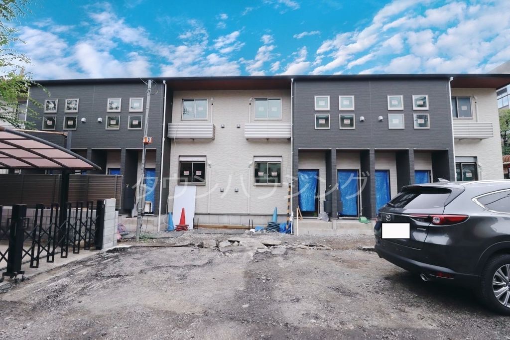 建物外観　駐車場