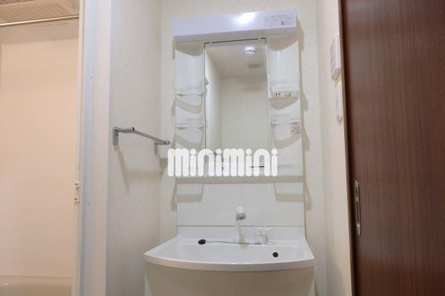 洗面設備　バスルーム前の脱衣所兼洗面所♪