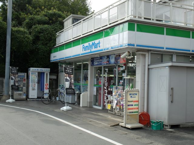 コンビニ　ファミリーマート（コンビニ）まで190m