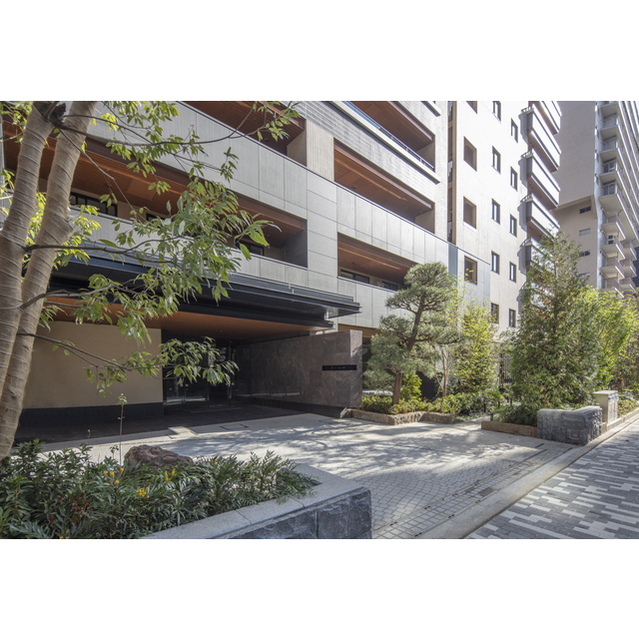 建物外観　エントランス　２０１８年１１月撮影