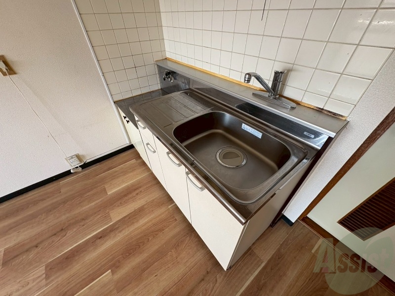 キッチン　キッチンです。ご自身でコンロを設置していただけます。