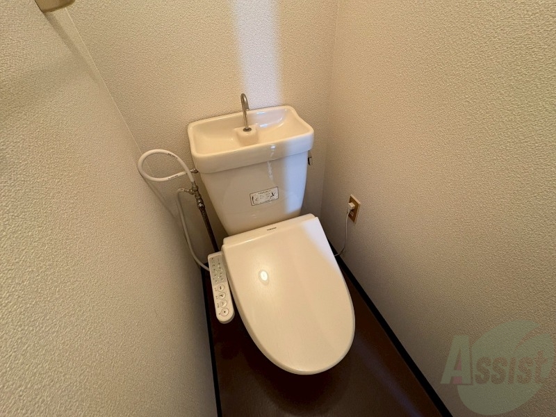 トイレ　シャワートイレになっているので快適です！