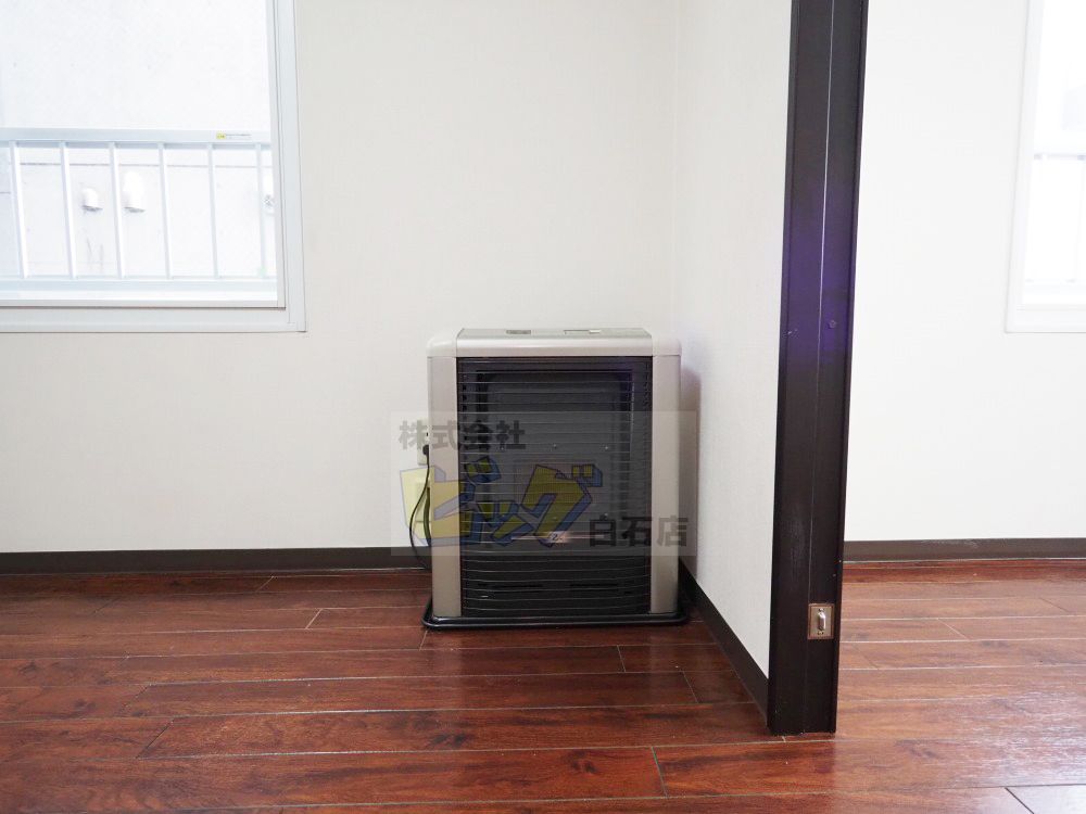 その他設備　冬は暖かく経済的な灯油ストーブがついています♪