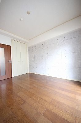 居室・リビング　家具の配置に困らないリビングですね