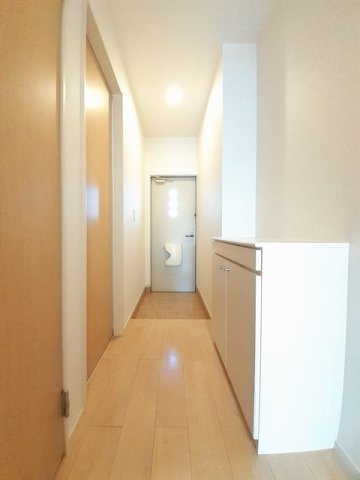 玄関　収納もある玄関です