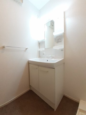 洗面設備　コンパクトで使いやすい洗面所