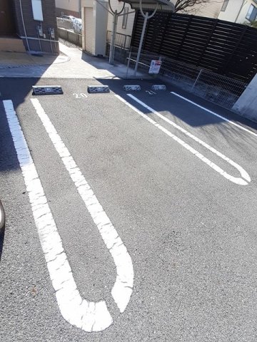 駐車場　駐車場に車を止められます