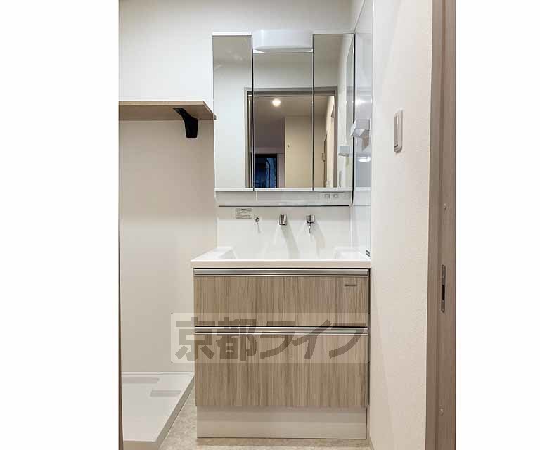 洗面設備　大きな洗面台