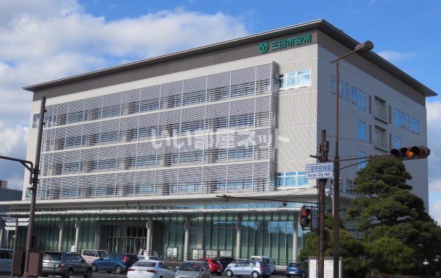 役所　三田市役所（役所）まで595m