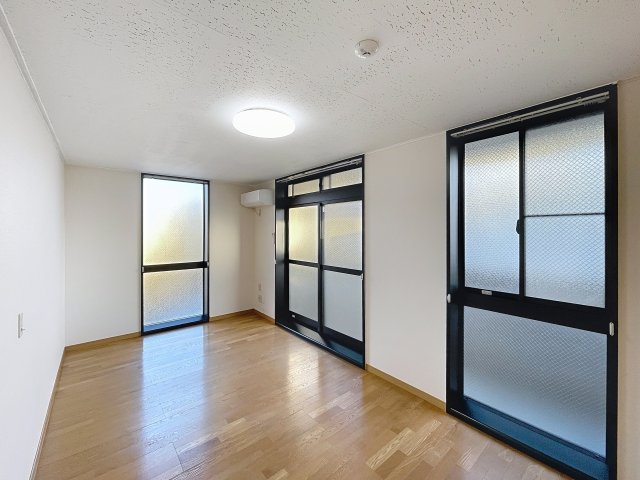 居室・リビング　窓の多い、日当たり・風通しの良い角部屋