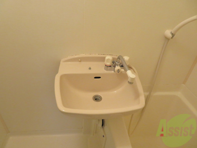 洗面設備　洗面所がお風呂についております。使いやすそうです。