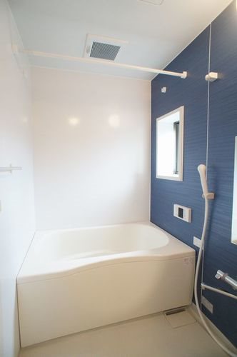 バス・シャワールーム　追焚き給湯、シャワー