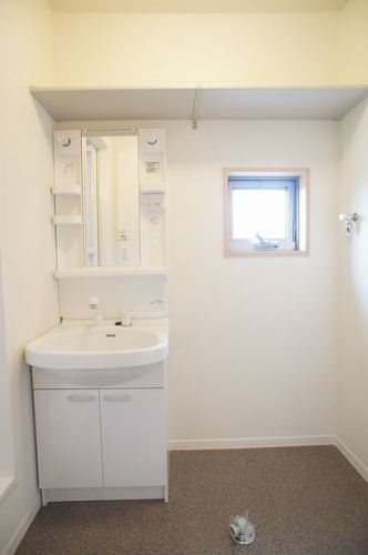 洗面設備　シャンプードレッサー、室内洗濯機置き場