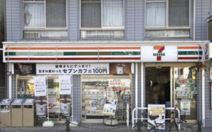 コンビニ　セブンイレブン 八幡山駅北口店（コンビニ）まで392m