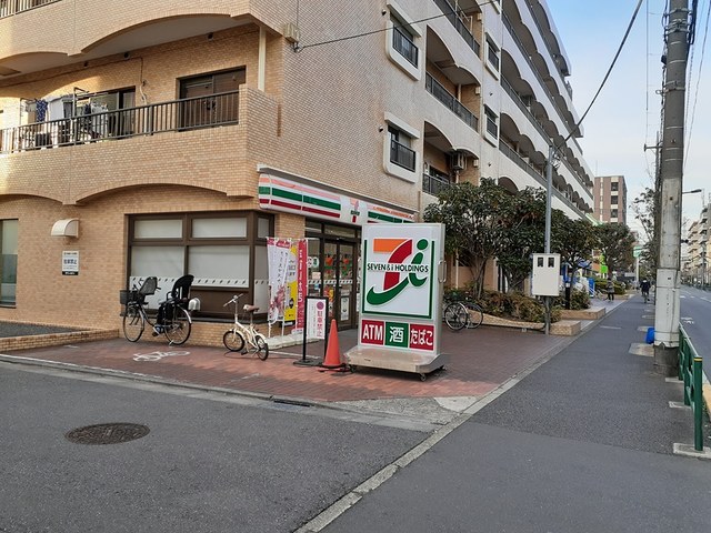 コンビニ　セブンイレブン（コンビニ）まで724m