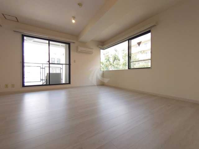 居室・リビング　室内見学承ります。当店掲載物件以外もまとめてお問合頂けます。