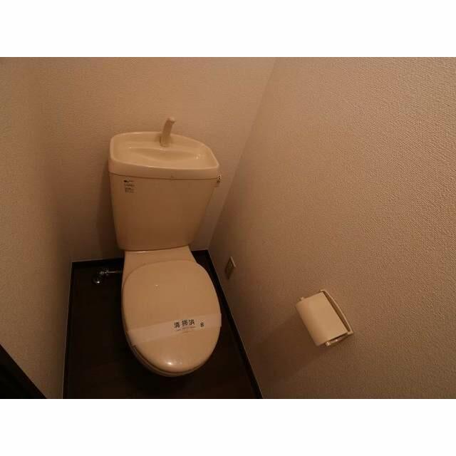 トイレ　※他のお部屋の参考写真です