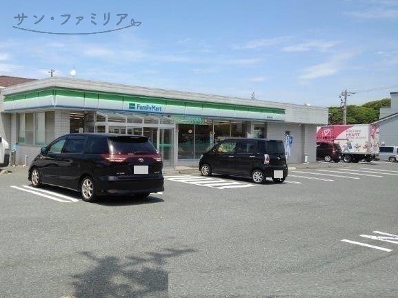 コンビニ　ファミリーマート　田原片西店（コンビニ）まで146m