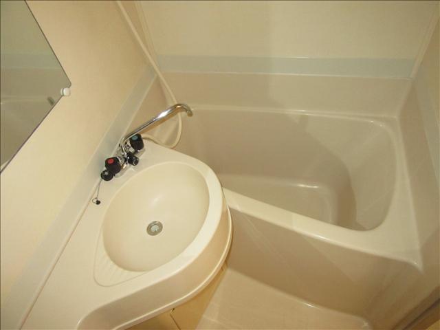 バス・シャワールーム　綺麗なユニットバスです